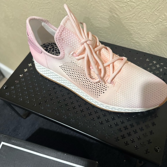 425. NEW SIZE 9.5 J/SLIDES Light Pink Women's Sneakers - Picture 2 of 5